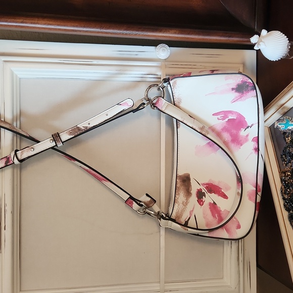 Mini Crossbody size: H 6" x 8.7" L x 3.5" Alfani - Picture 2 of 5